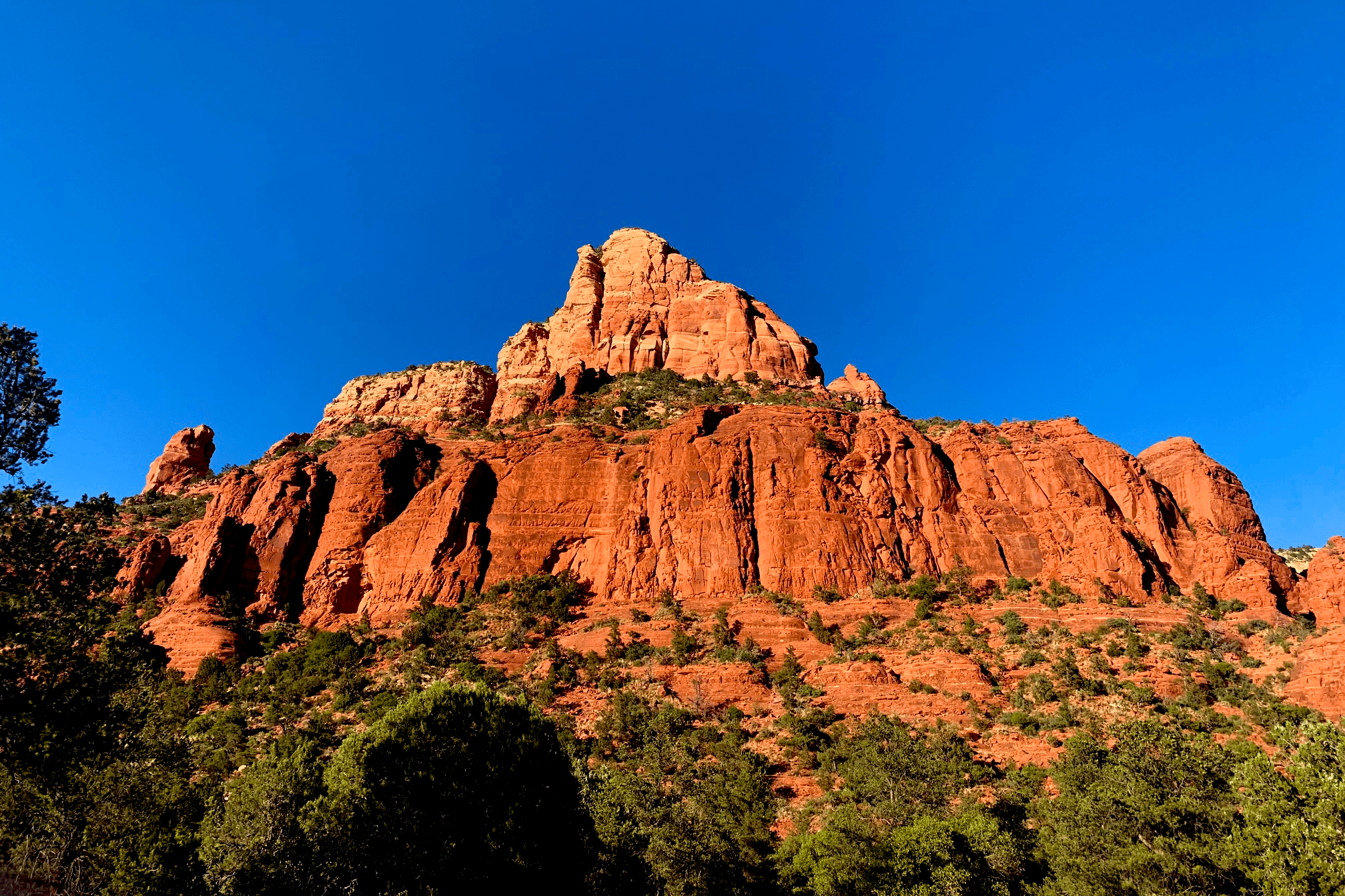 A photo of the cliffs in Sedona, AZ